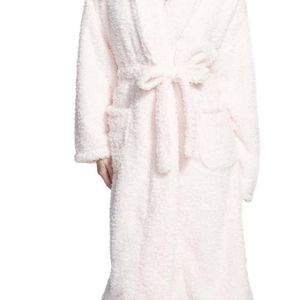 Giraffe at Home robe